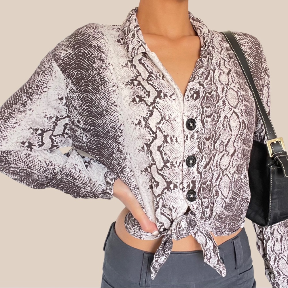 🐍 Snakeskin chiffon blouse 🐍